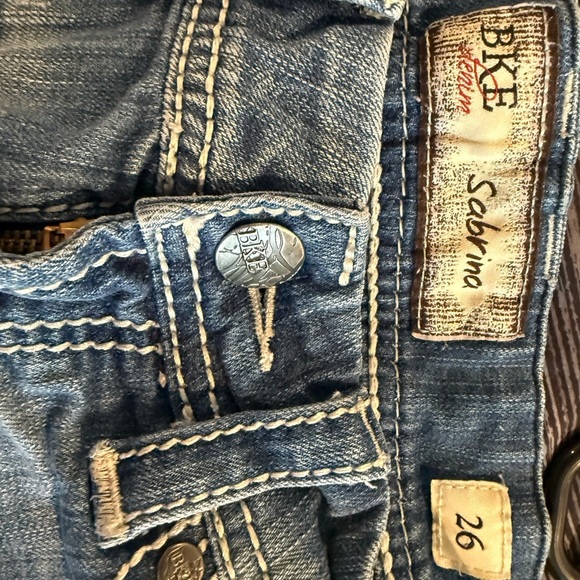 BKE Sabrina Distressed Denim Jeans Shorts Size 26. Style # BMM1104. - Picture 4 of 5